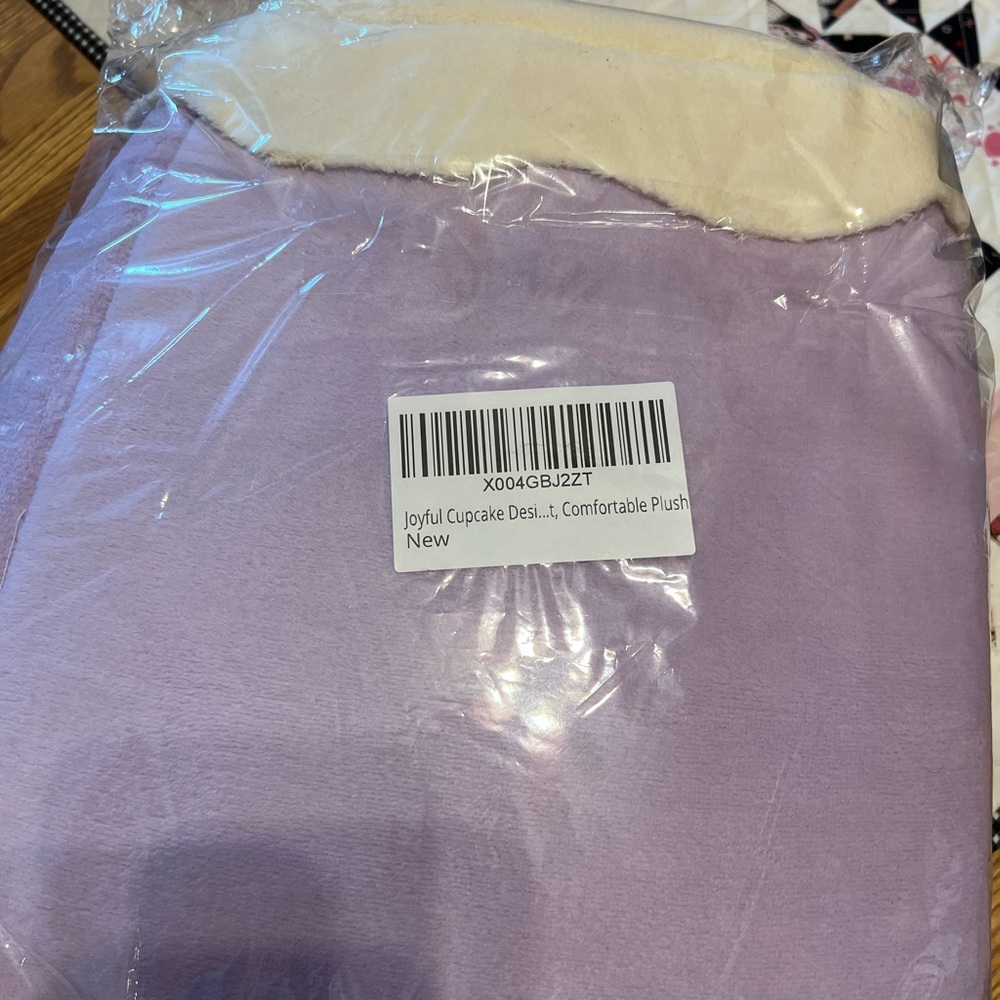 Cupcake Comfort Plush Pet Bed - 16 1/2” Diameter - Lavender 🧁NWT! - Picture 2 of 16